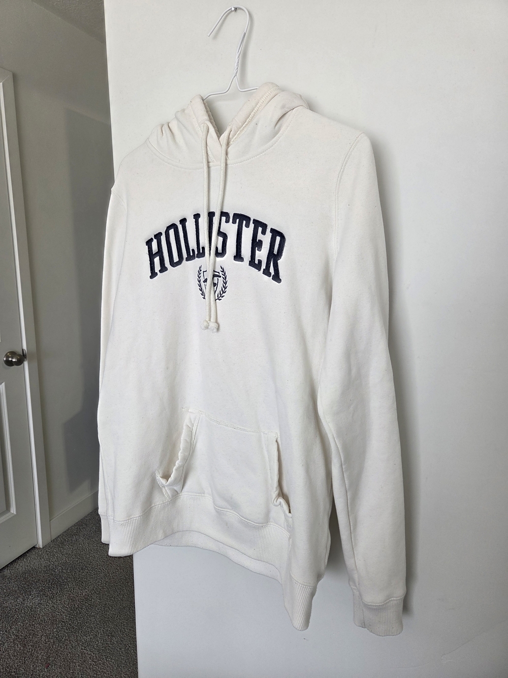 Hollister Men's Cream Hooded Sweater
